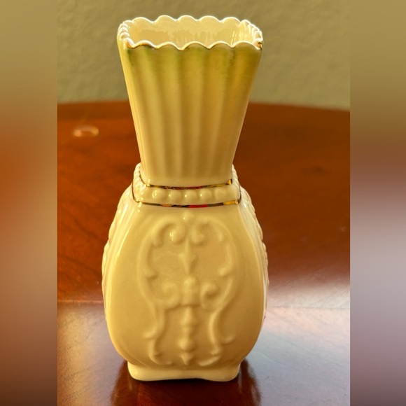 VINTAGE BELLEEK VASE WITH GOLD TRIM - Picture 1 of 8